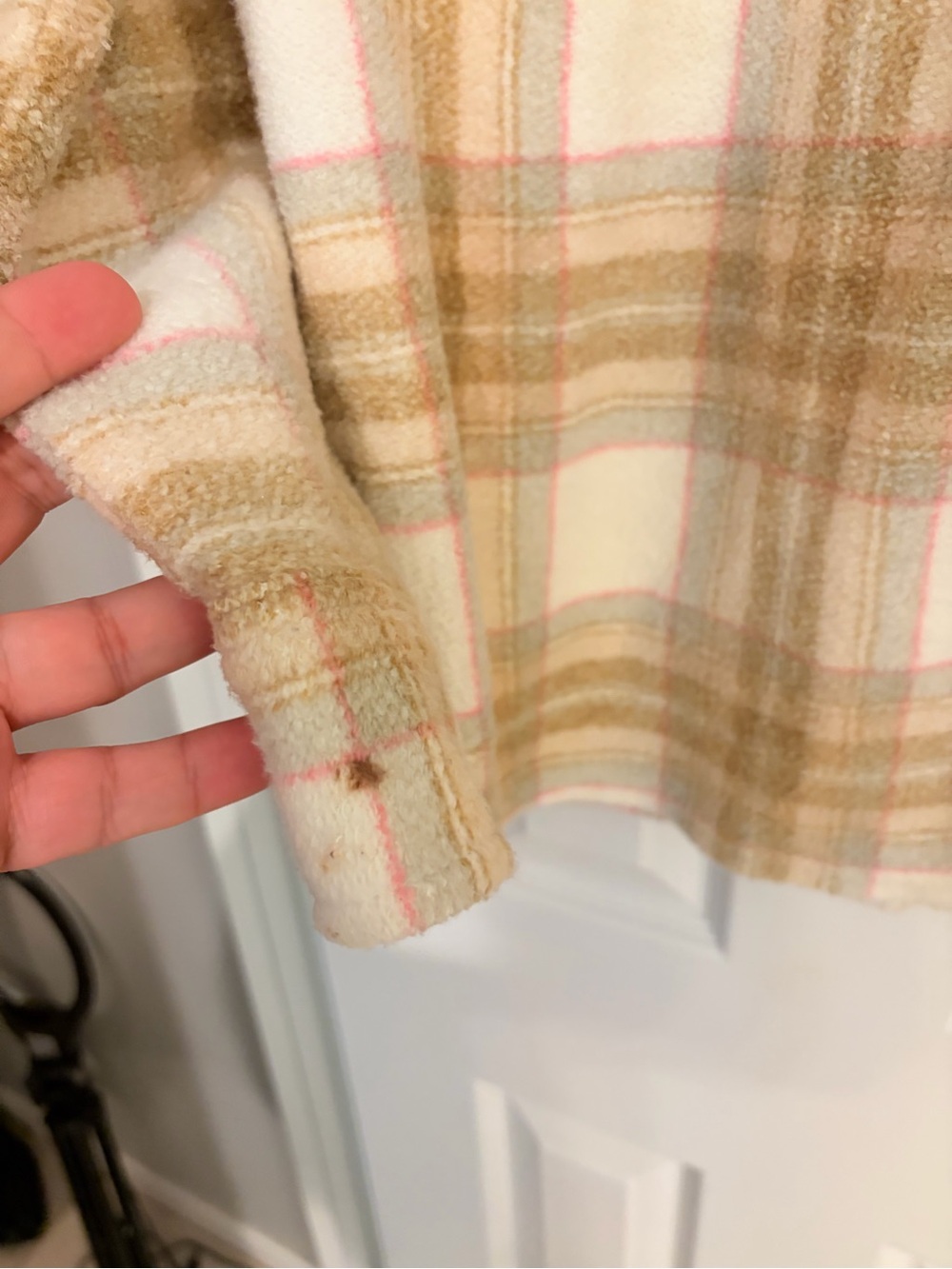 American Eagle Plaid Fleece Shacket Small Cream Tan Pink Flannel - Picture 8 of 9